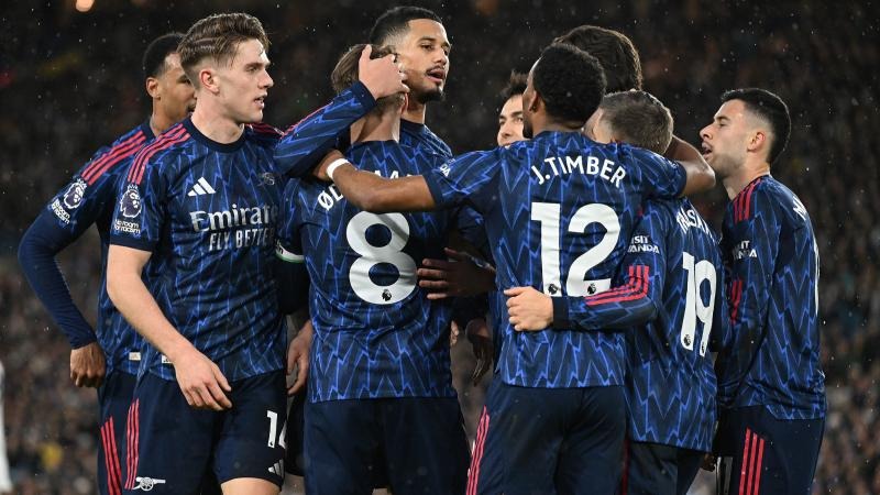 詹姆斯谈湖人防守：我们必须快速回防，限制对手的突破